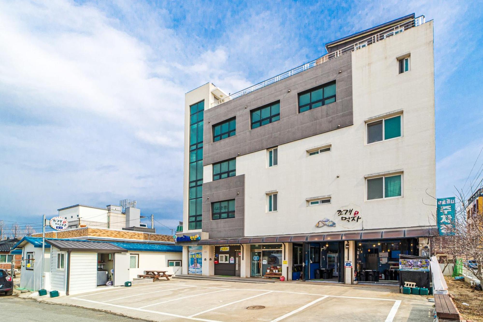 Sokcho Santolini Pension Exterior photo